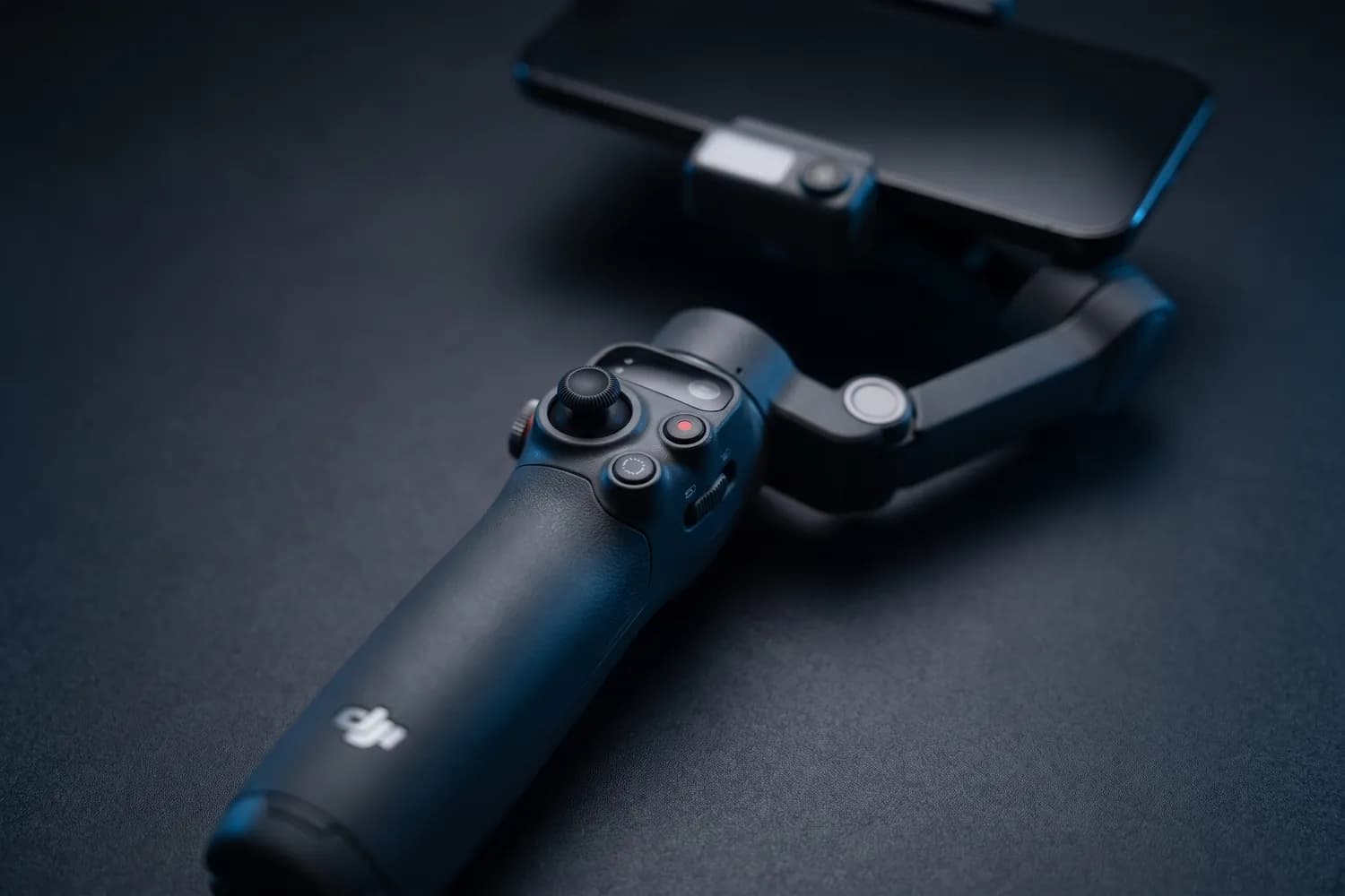 Close-up of the DJI Osmo Mobile 8's handle controls