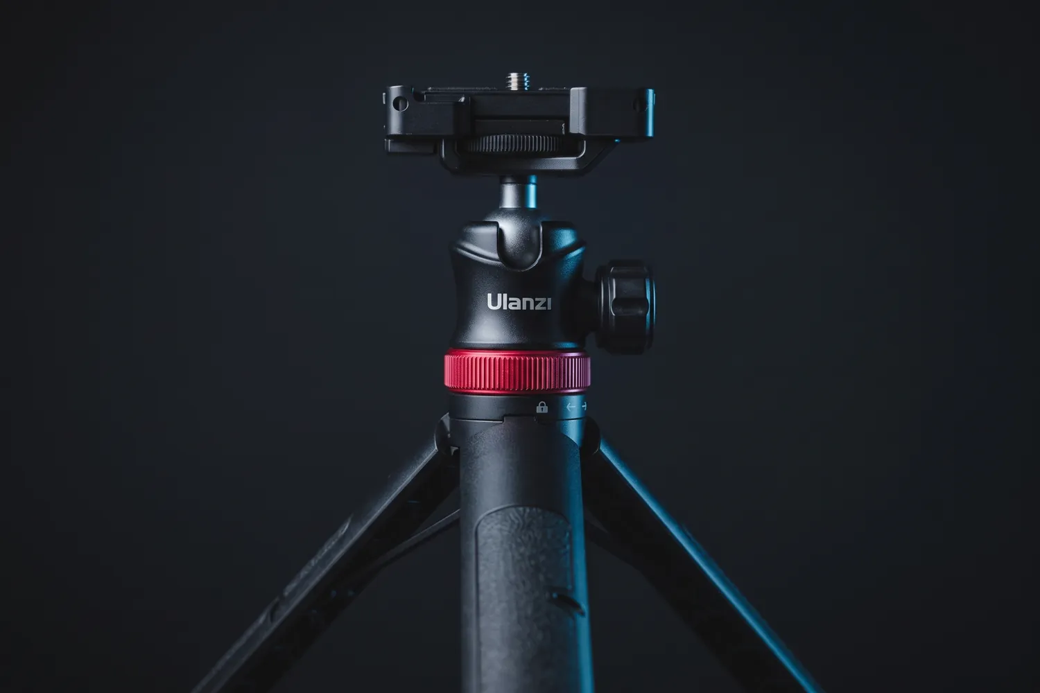 Close-up of the Ulanzi MT-44's ball head and phone clamp
