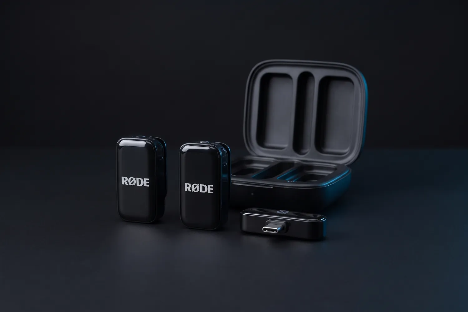 RØDE Wireless Micro: two transmitters, the USB-C receiver and the charging case