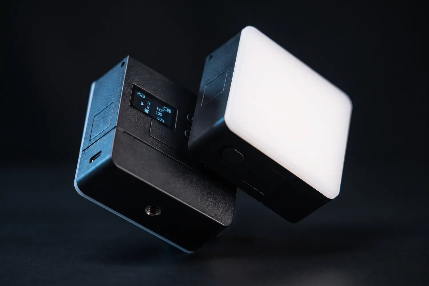 Close-up of the Ulanzi VL49 Pro's display and mount thread
