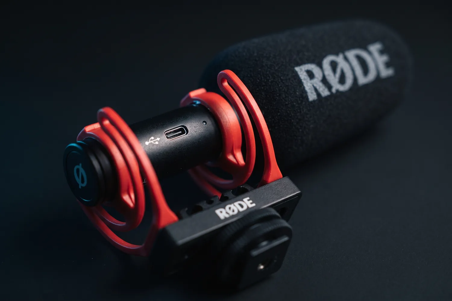 Close-up of the RØDE VideoMic GO II's USB-C port and red shock mount