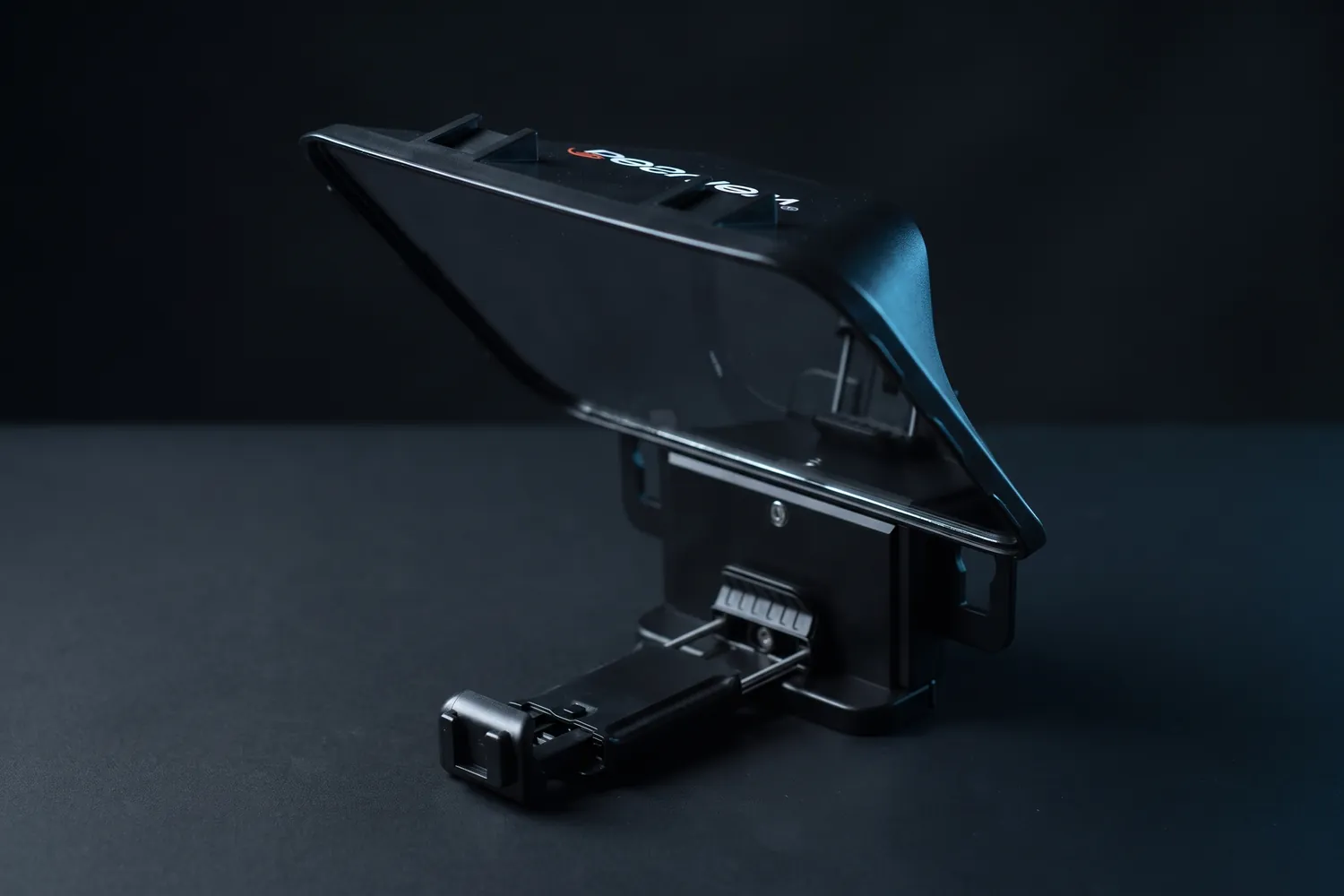 Desview T3 teleprompter on a dark surface